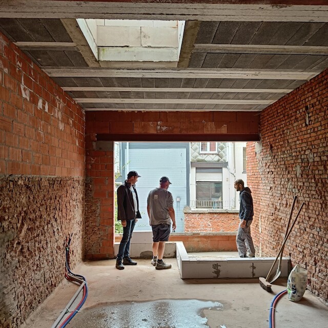 DE PRET: Swipe to add outdoor space!