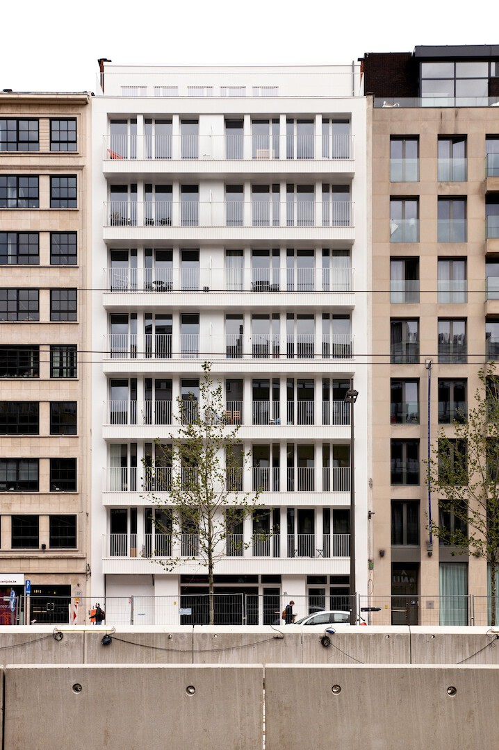 Reconversion office building to residential apartments