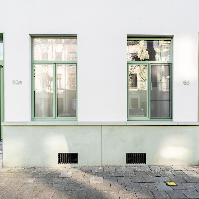 1 PLUS 1 IS 1: For VIVA color is key!