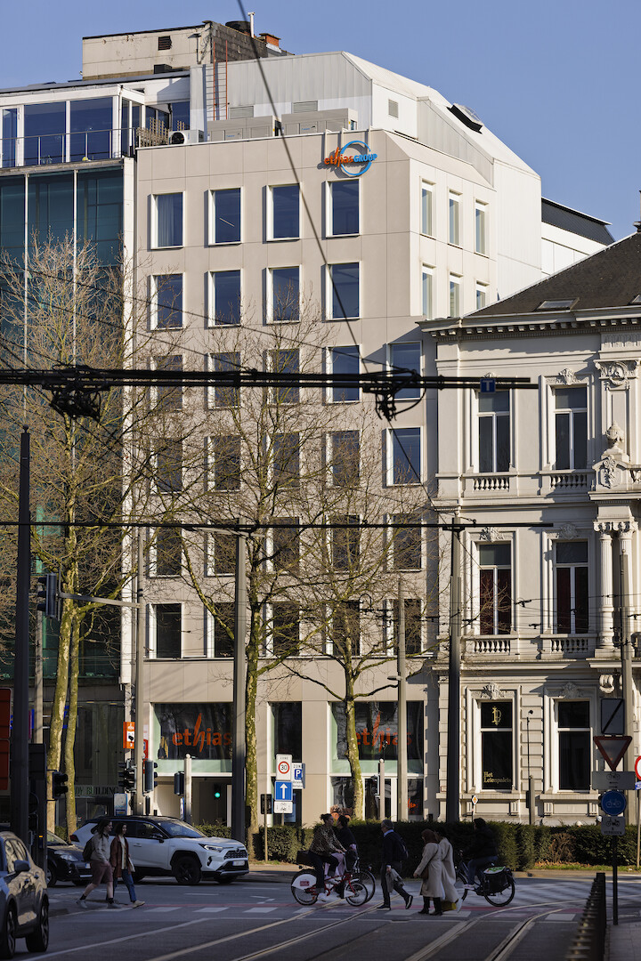 Facade renovation with an eye for rhythm and detailing