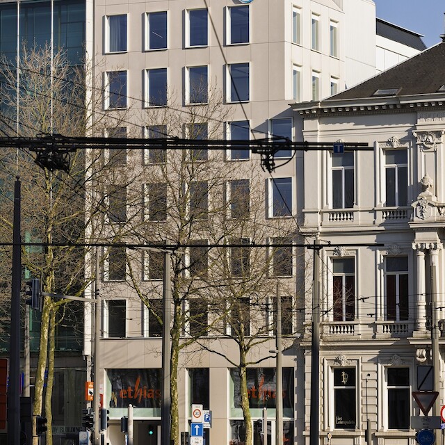 IN BETWEEN: Frankrijklei no. 121 got a new coat!